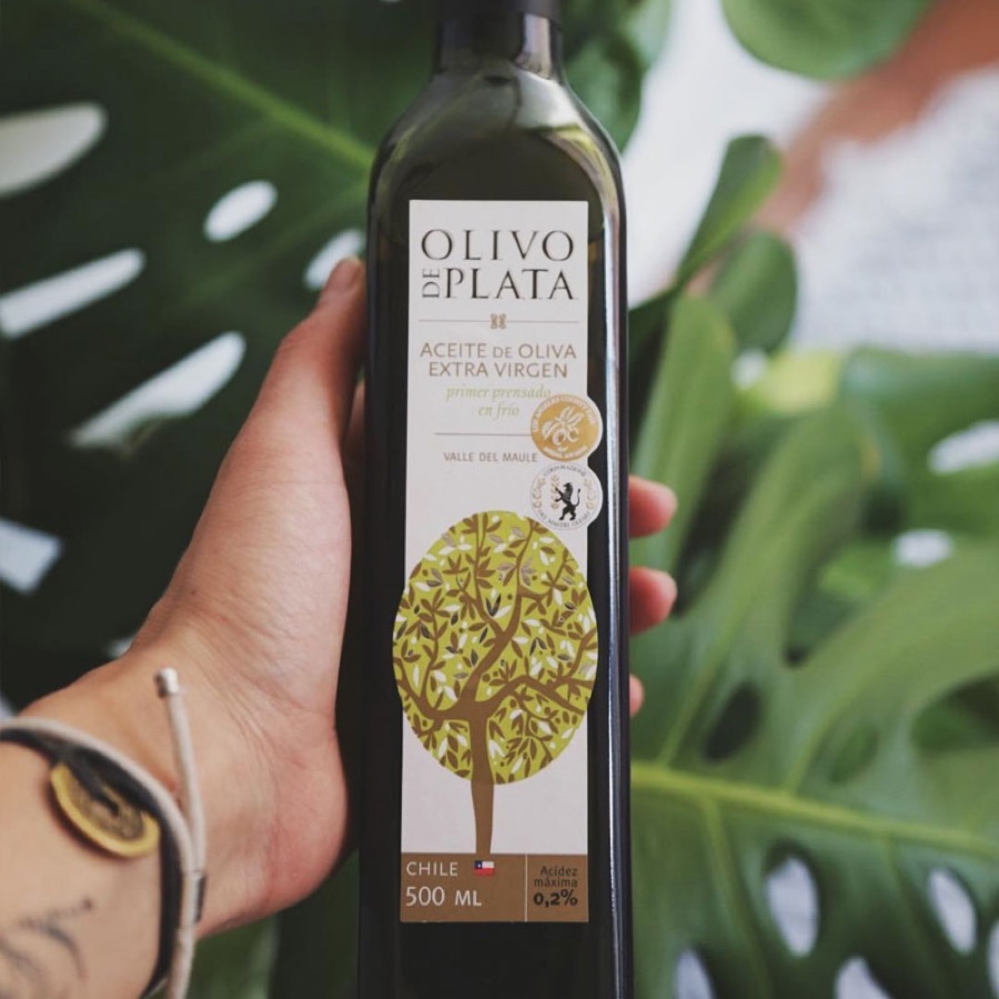 Aceite de oliva Olivo de Plata con etiqueta de olivo dorado
