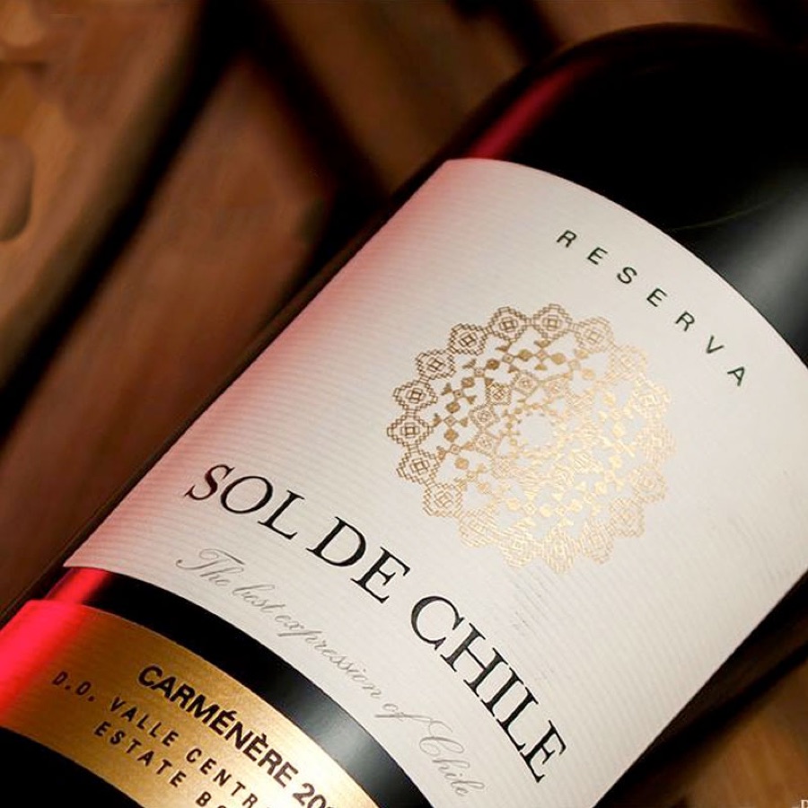 Etiqueta Sol de Chile con mandala en folia dorada